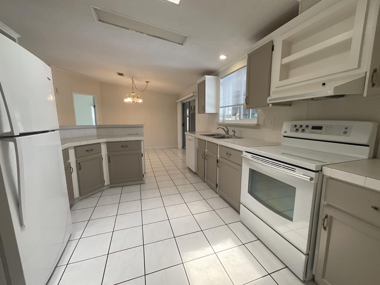 827 Sunglow St - Photo 6 of 31