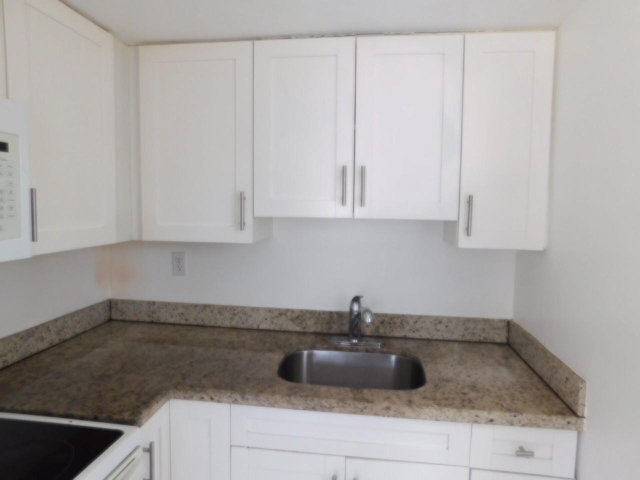 825 Ne 6th St #3 - Photo 4 of 15