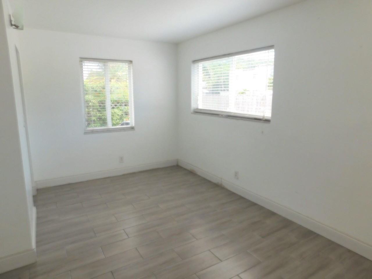 825 Ne 6th St #3 - Photo 7 of 15