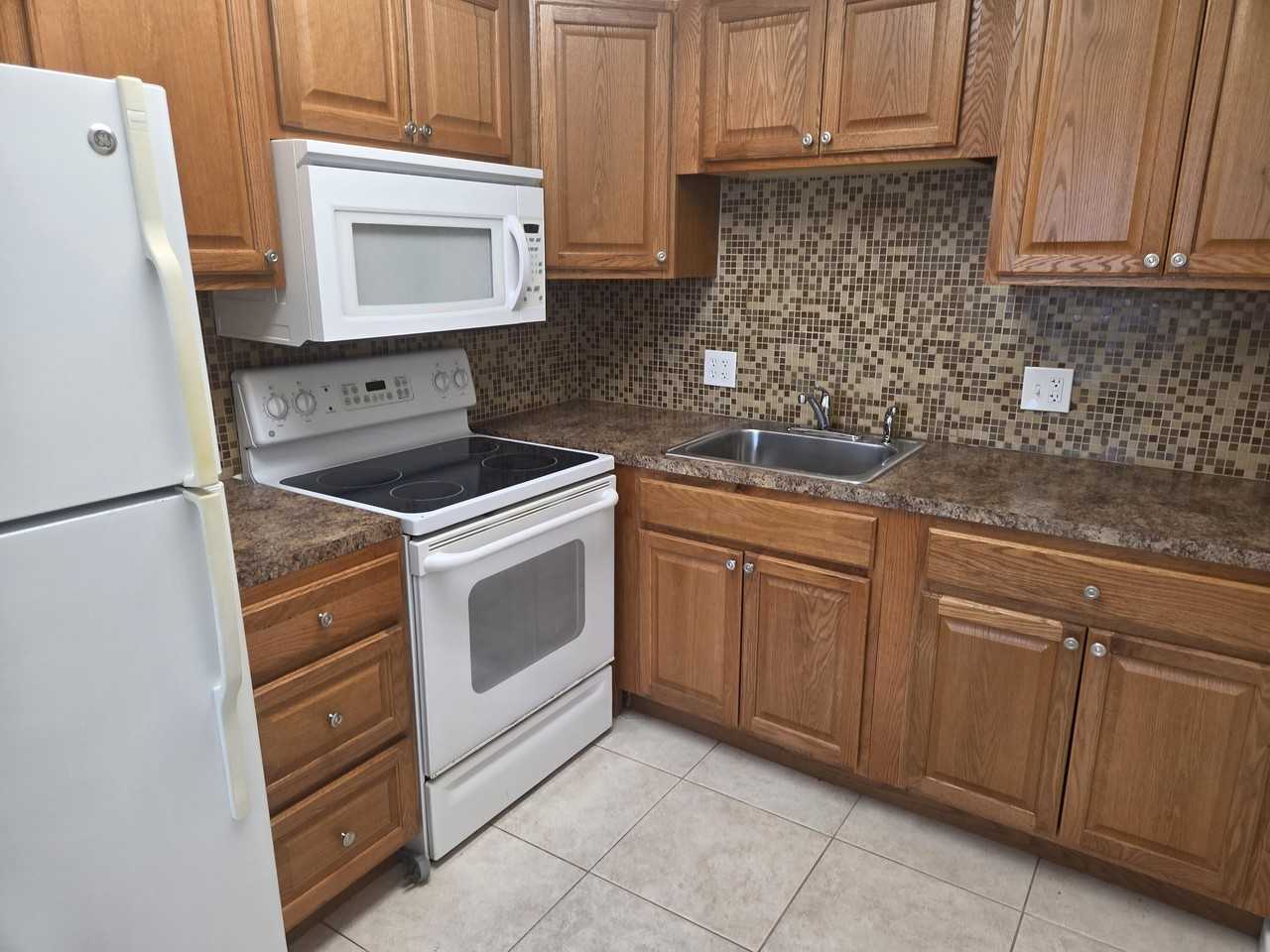 54 Newport Ct #C - Photo 2 of 28