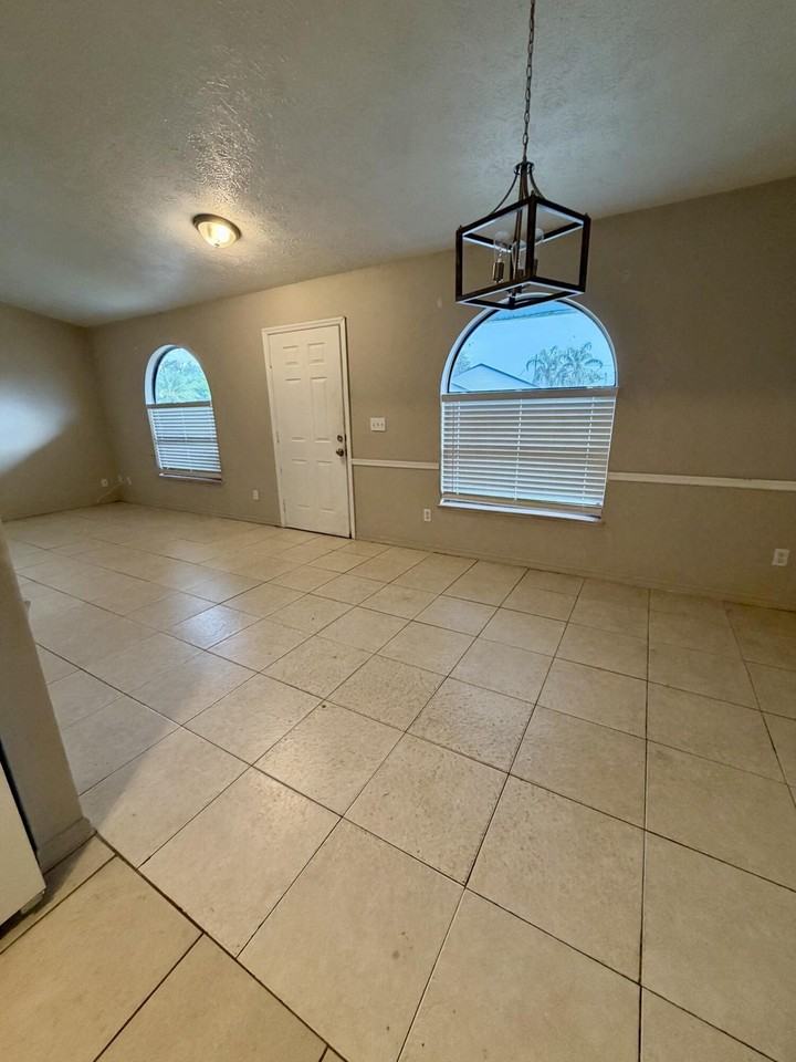 5205 Se Primrose Way - Photo 2 of 15