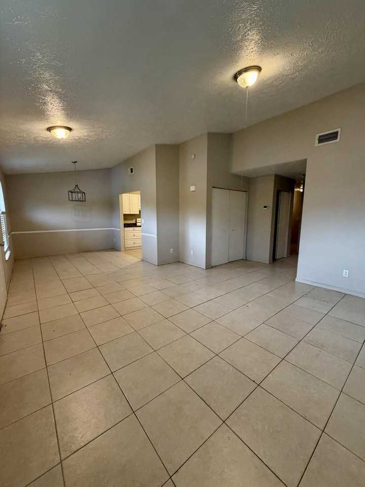 5205 Se Primrose Way - Photo 4 of 15