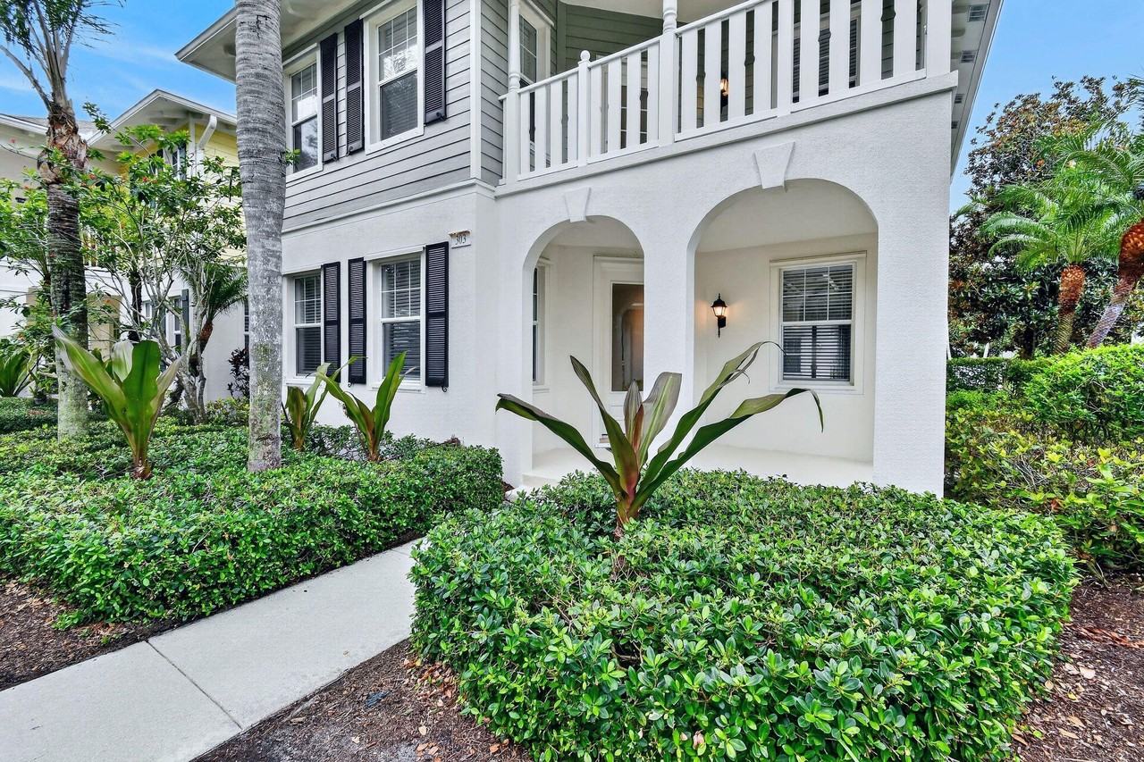 303 Caravelle Dr - Photo 4 of 50