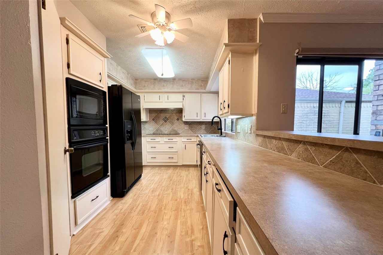 11954 Brook Meadows Ln - Photo 6 of 32