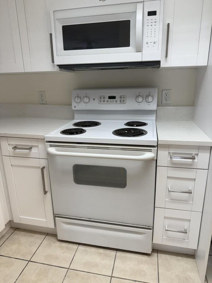 3020 Alcazar Pl #303 - Photo 5 of 49