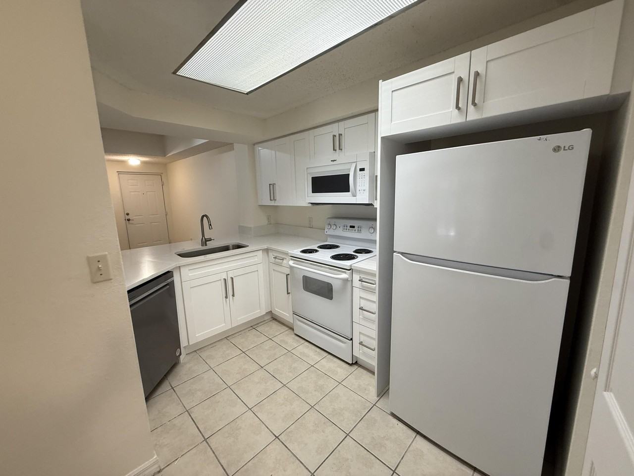 3020 Alcazar Pl #303 - Photo 6 of 49