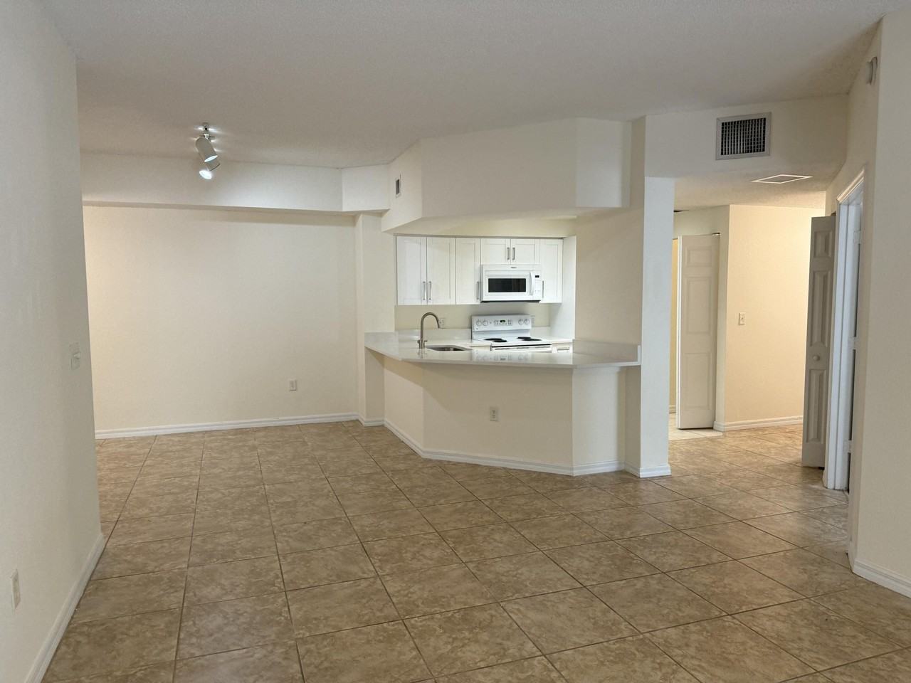 3020 Alcazar Pl #303 - Photo 7 of 49