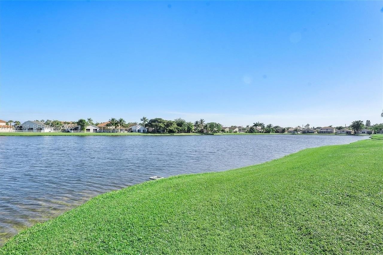 9549 Aegean Dr - Photo 5 of 26