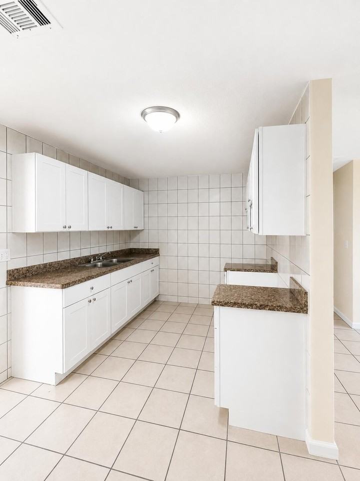 4285 Sw 49th St - Photo 3 of 15