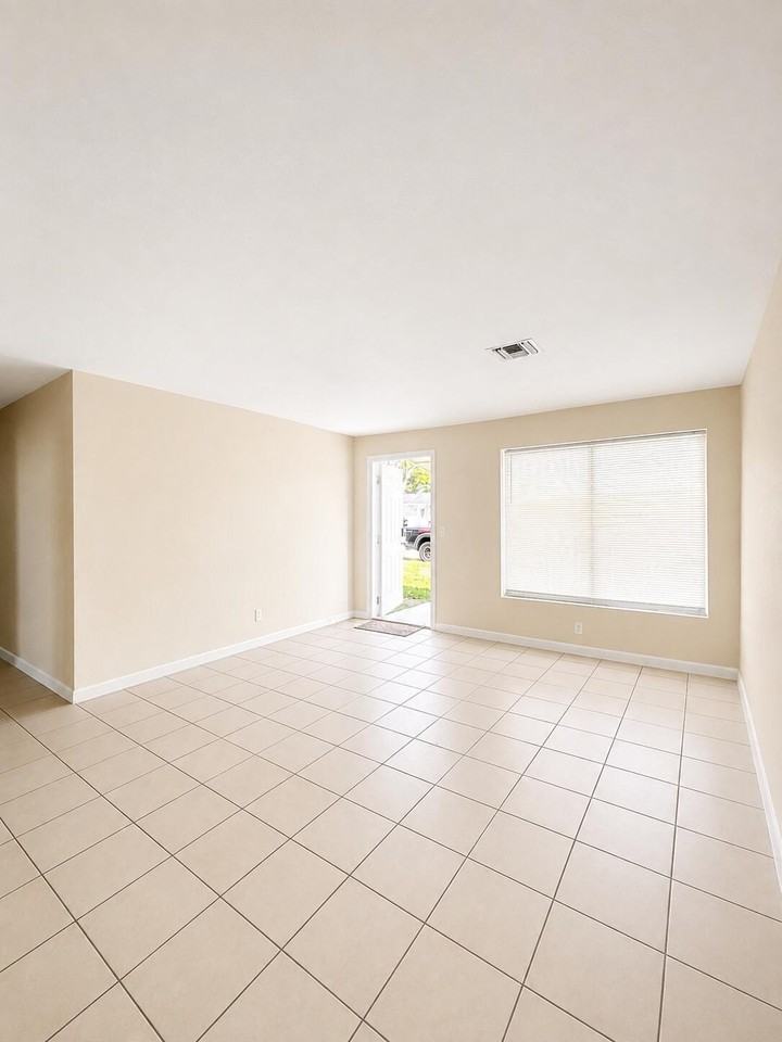 4285 Sw 49th St - Photo 7 of 15