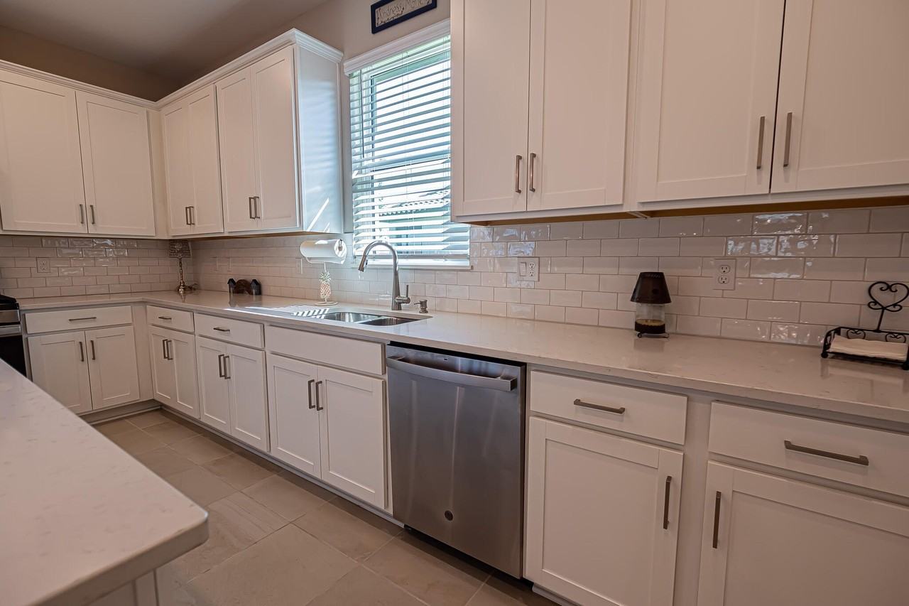 12877 Sw Ambra St - Photo 5 of 50