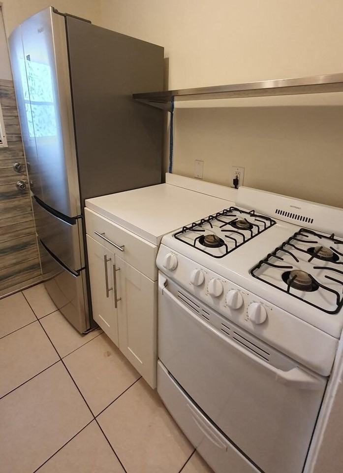 817 Ne 16th Ter #2 - Photo 5 of 10