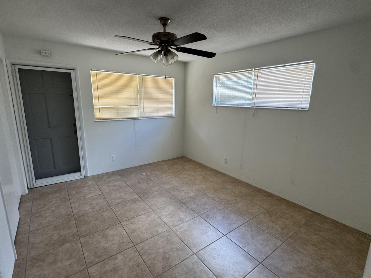1555 Tyler St #01 - Photo 5 of 8