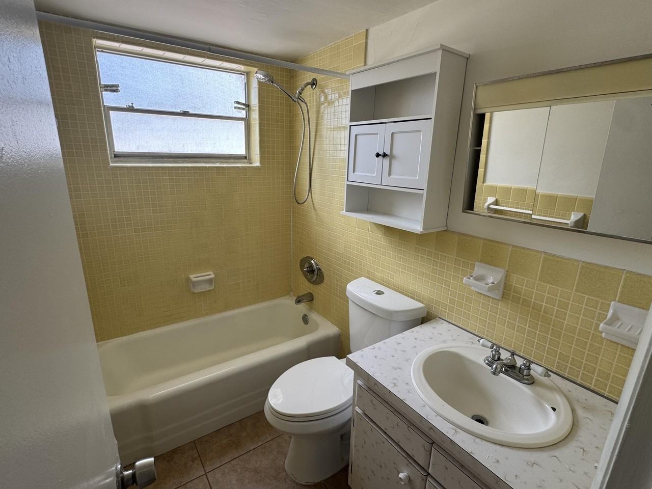 1555 Tyler St #01 - Photo 6 of 8