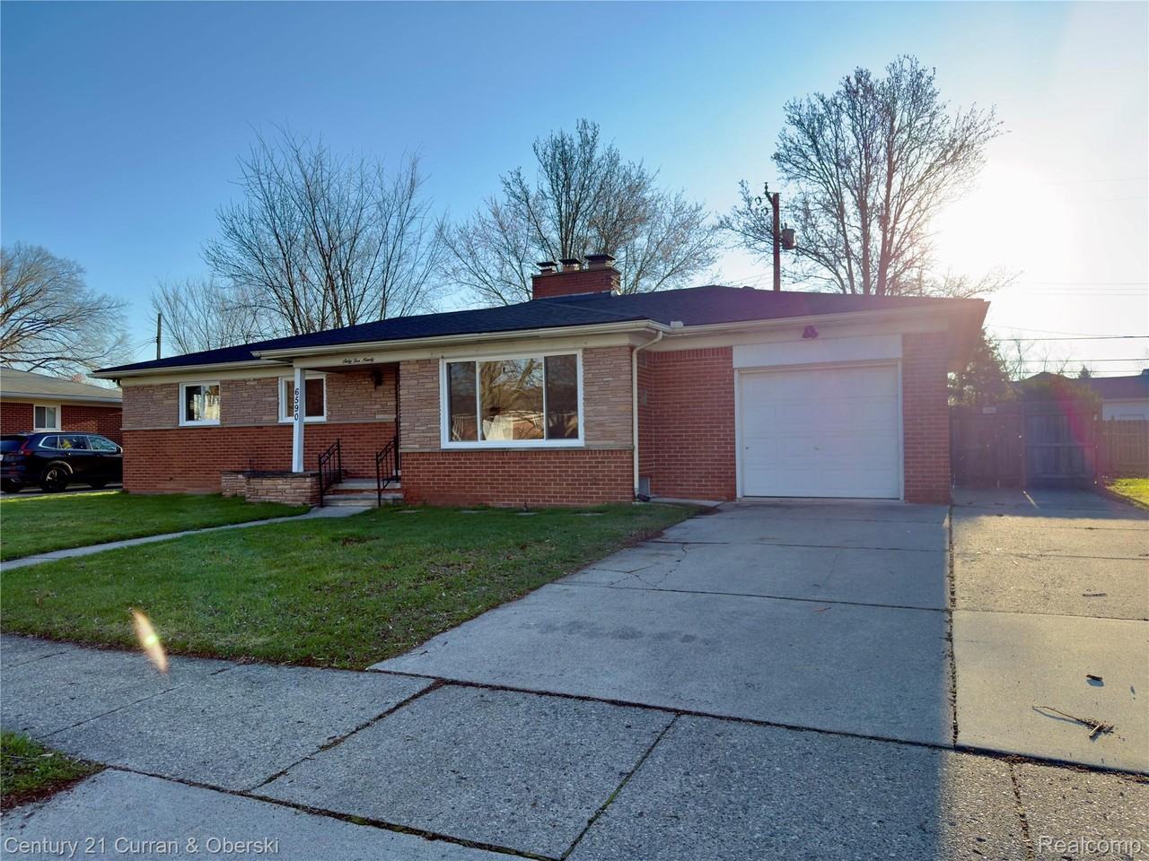 6590 Rockland St - Photo 3 of 20