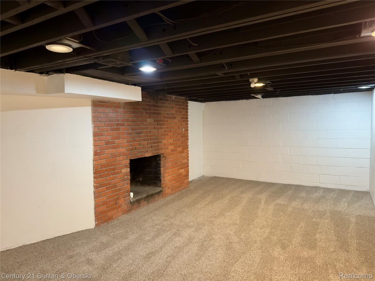 6590 Rockland St - Photo 7 of 20