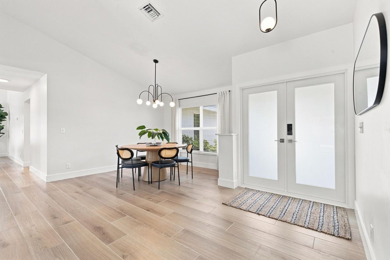 1259 Barnstaple Cir - Photo 4 of 50