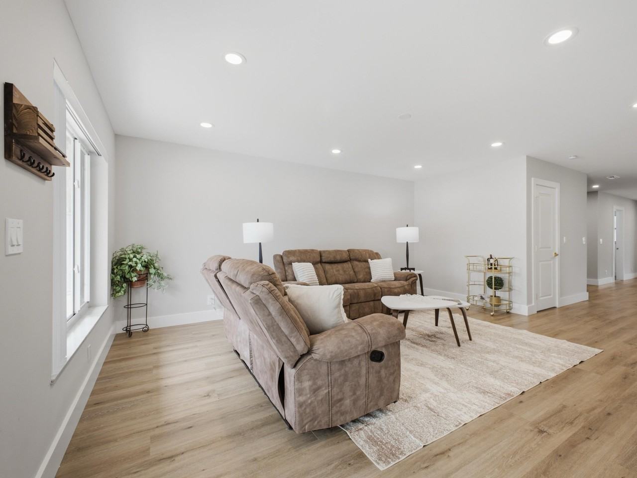 1320 Riverside Cir #1322 - Photo 6 of 37