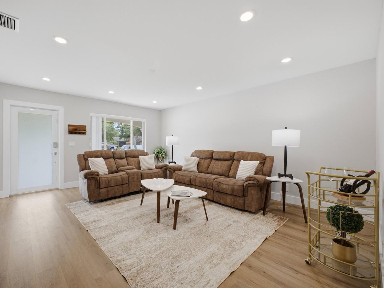 1320 Riverside Cir #1322 - Photo 7 of 37