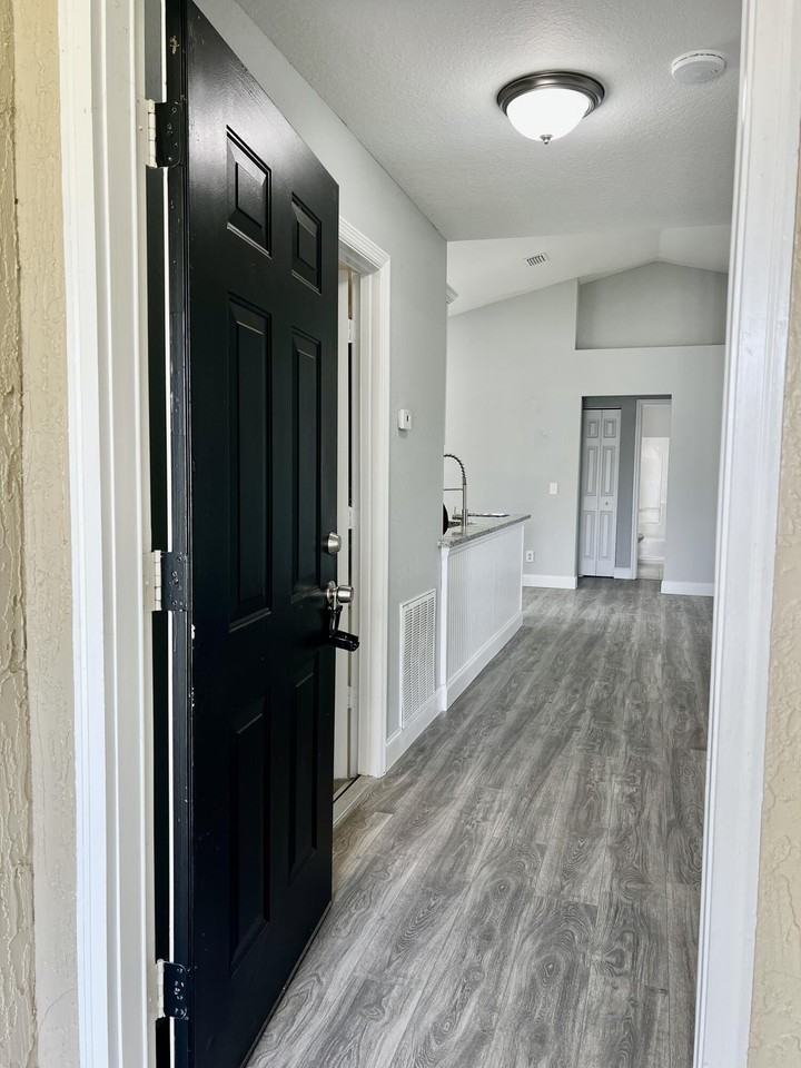 225 12th St Sw - Photo 6 of 29
