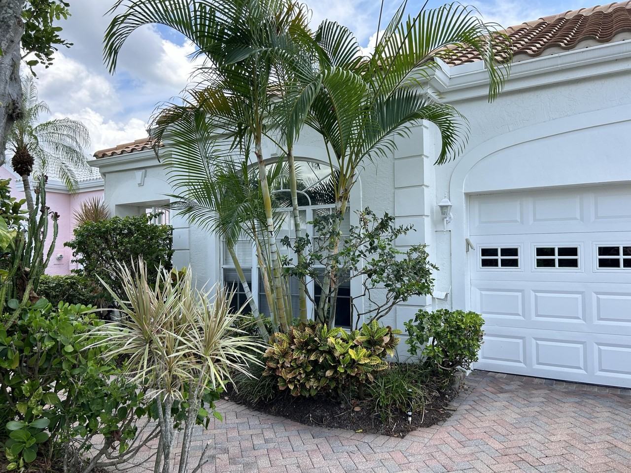 152 Coral Cay Dr - Photo 4 of 29