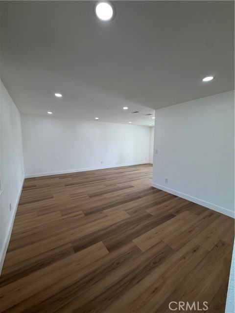 527 W 10th St - Photo 2 of 14