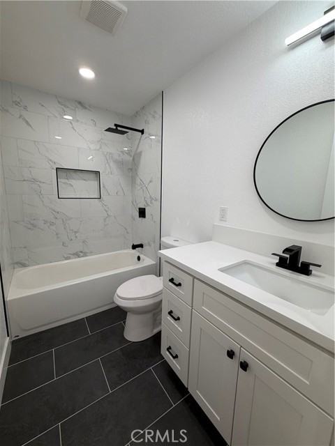 527 W 10th St - Photo 7 of 14