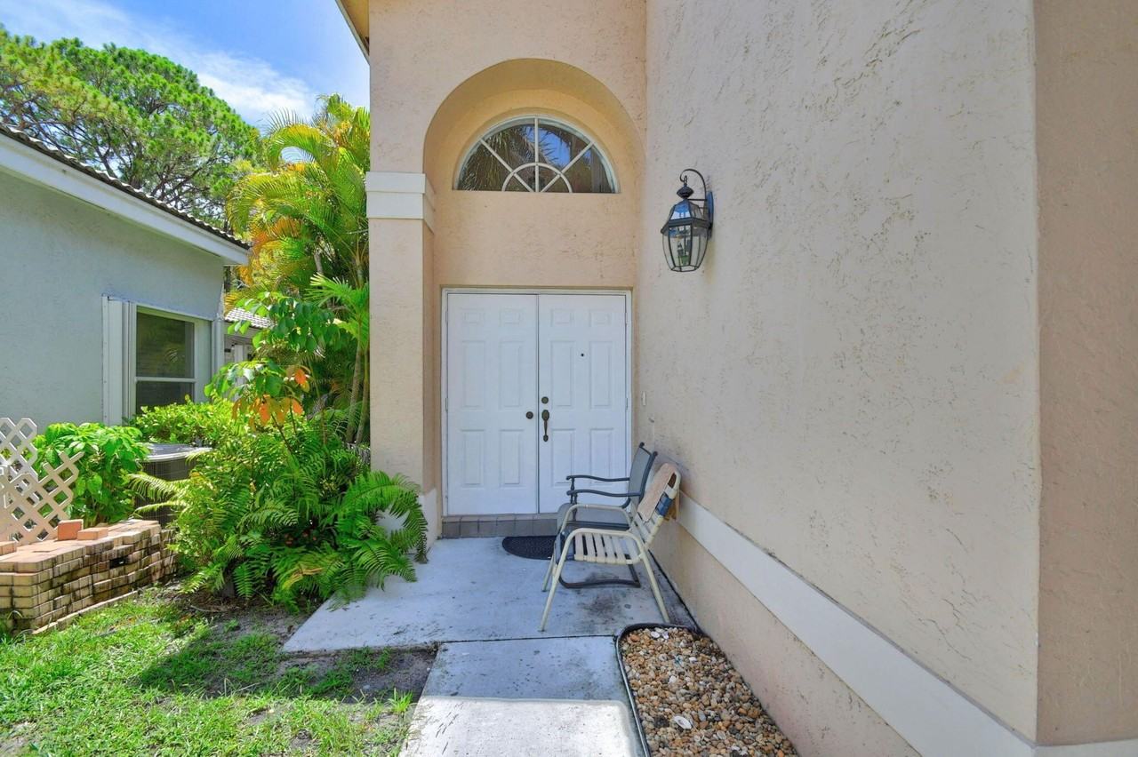 8332 Bermuda Sound Way - Photo 4 of 50