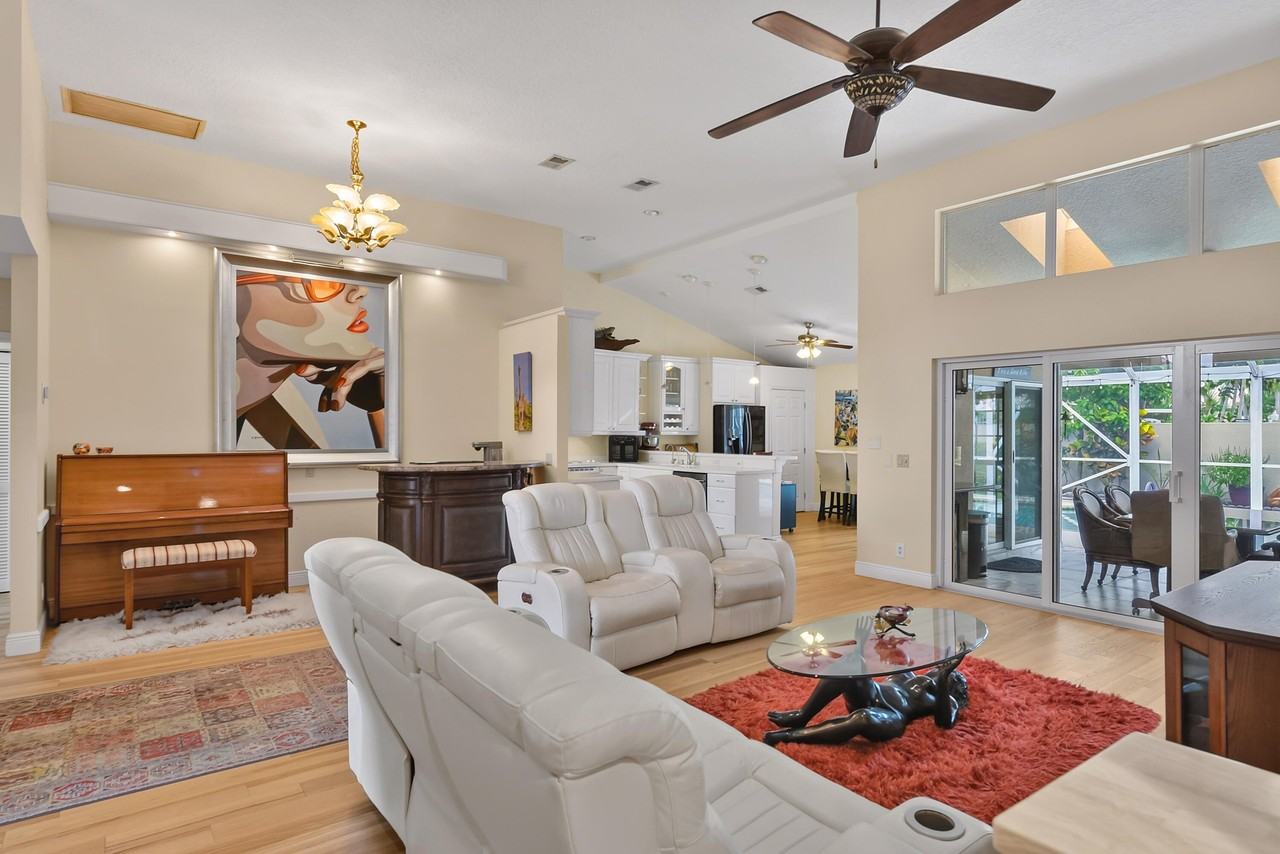 348 Eagleton Golf Dr - Photo 3 of 23