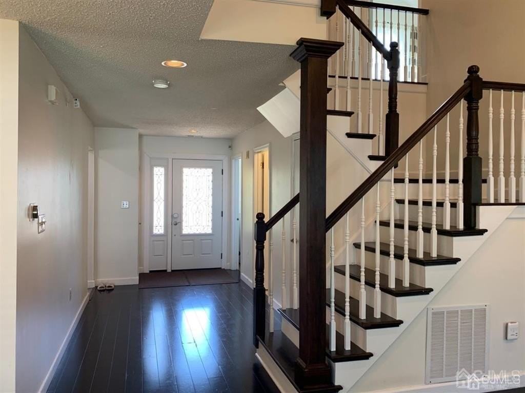 40 Glen Oaks Ct - Photo 3 of 19