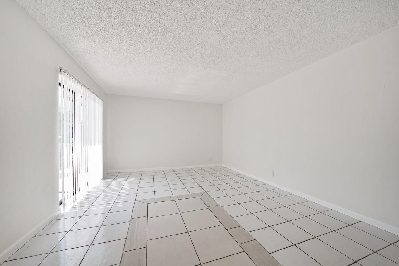 2173 White Pine Cir - Photo 2 of 15
