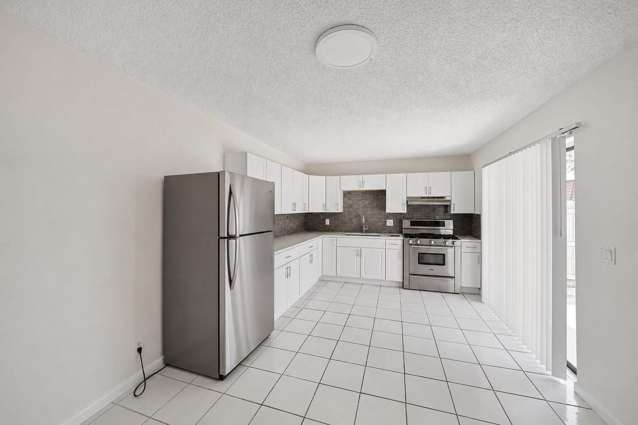 2173 White Pine Cir - Photo 4 of 15
