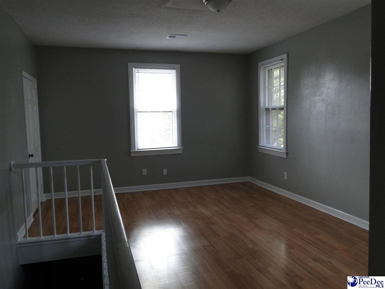 601 S Dargan St Apt B - Photo 3 of 10