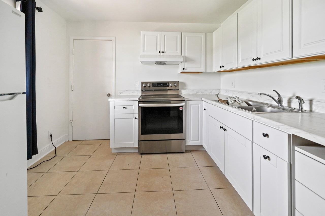 5078 Ambler Ln - Photo 4 of 10