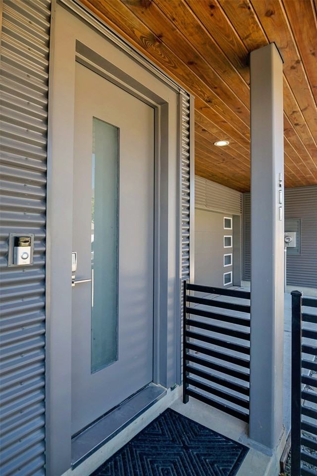 511 Memorial Heights Dr - Photo 2 of 44