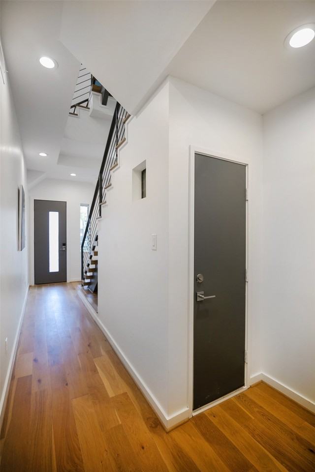 511 Memorial Heights Dr - Photo 3 of 44