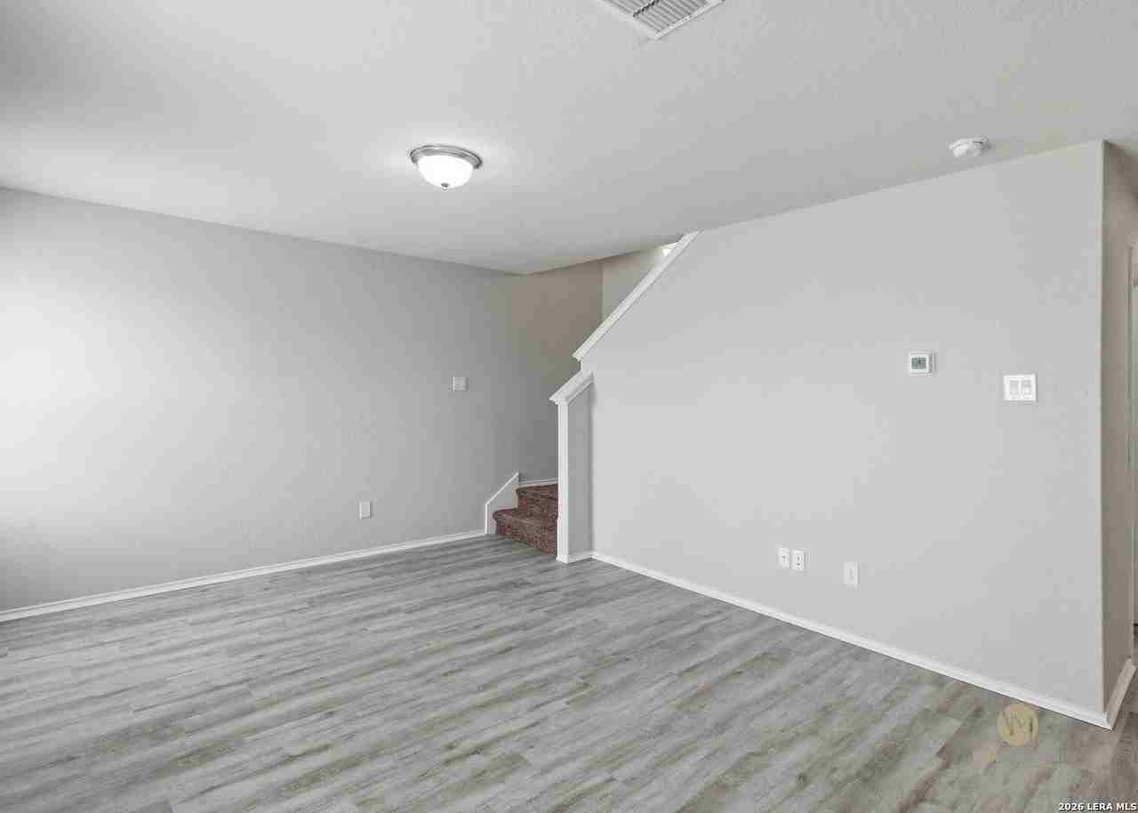 7526 Crestway Rdg - Photo 6 of 28