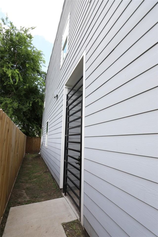 4422 Phlox St - Photo 2 of 34