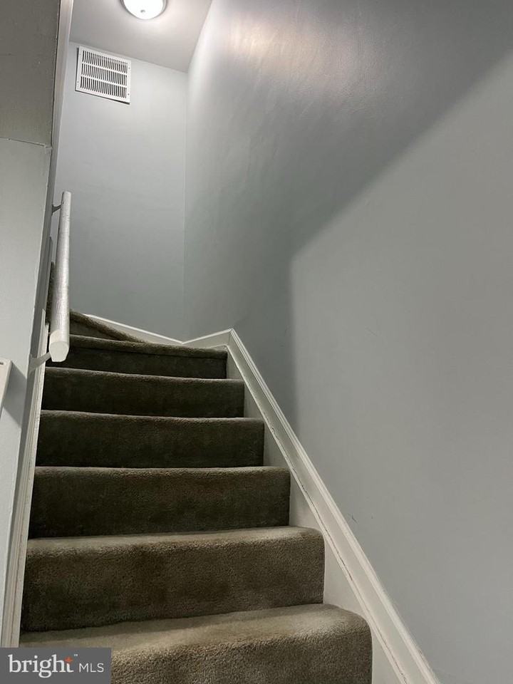 2513 Robinson Pl - Photo 3 of 12