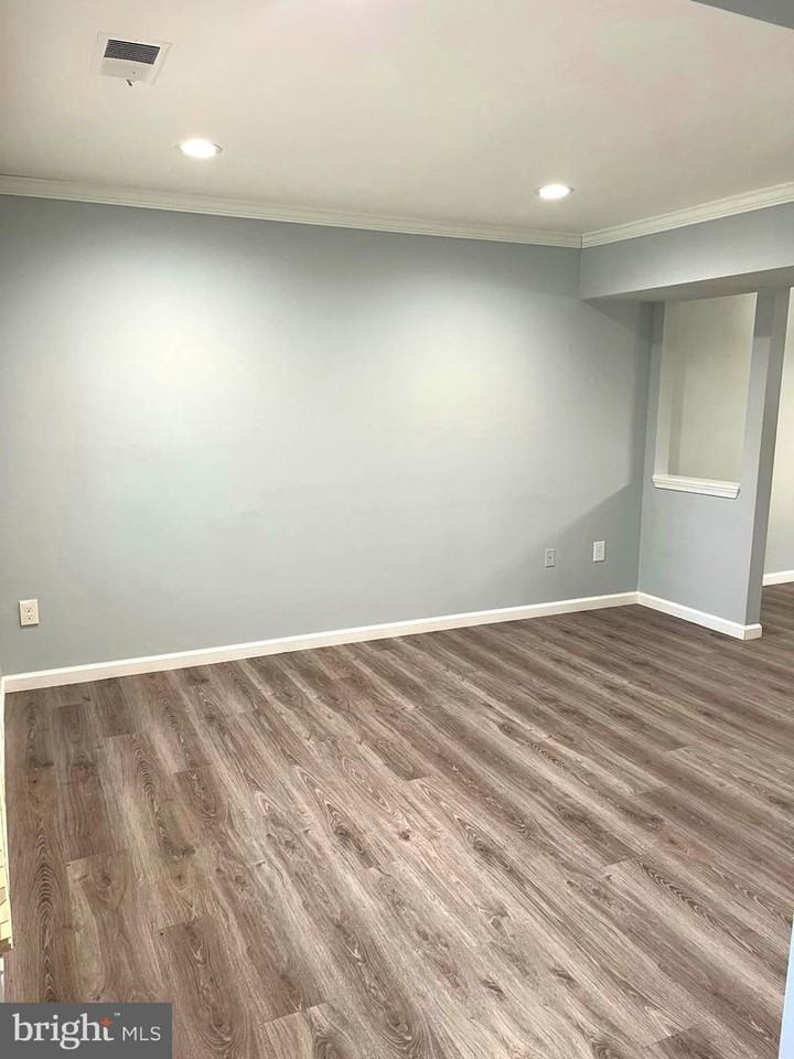 2513 Robinson Pl - Photo 4 of 12
