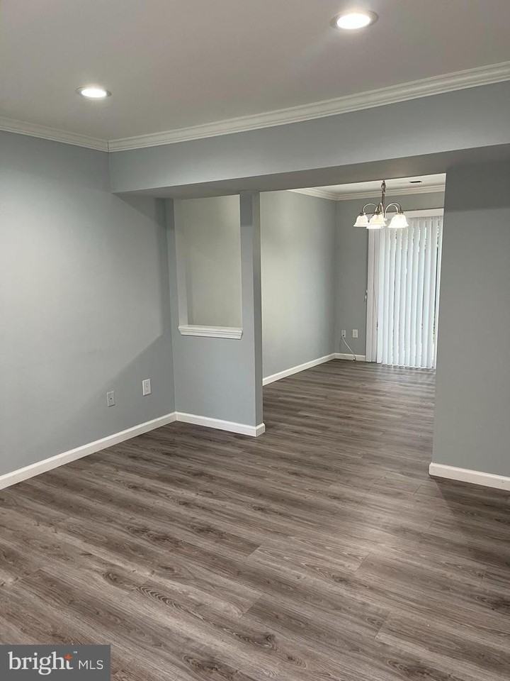 2513 Robinson Pl - Photo 5 of 12