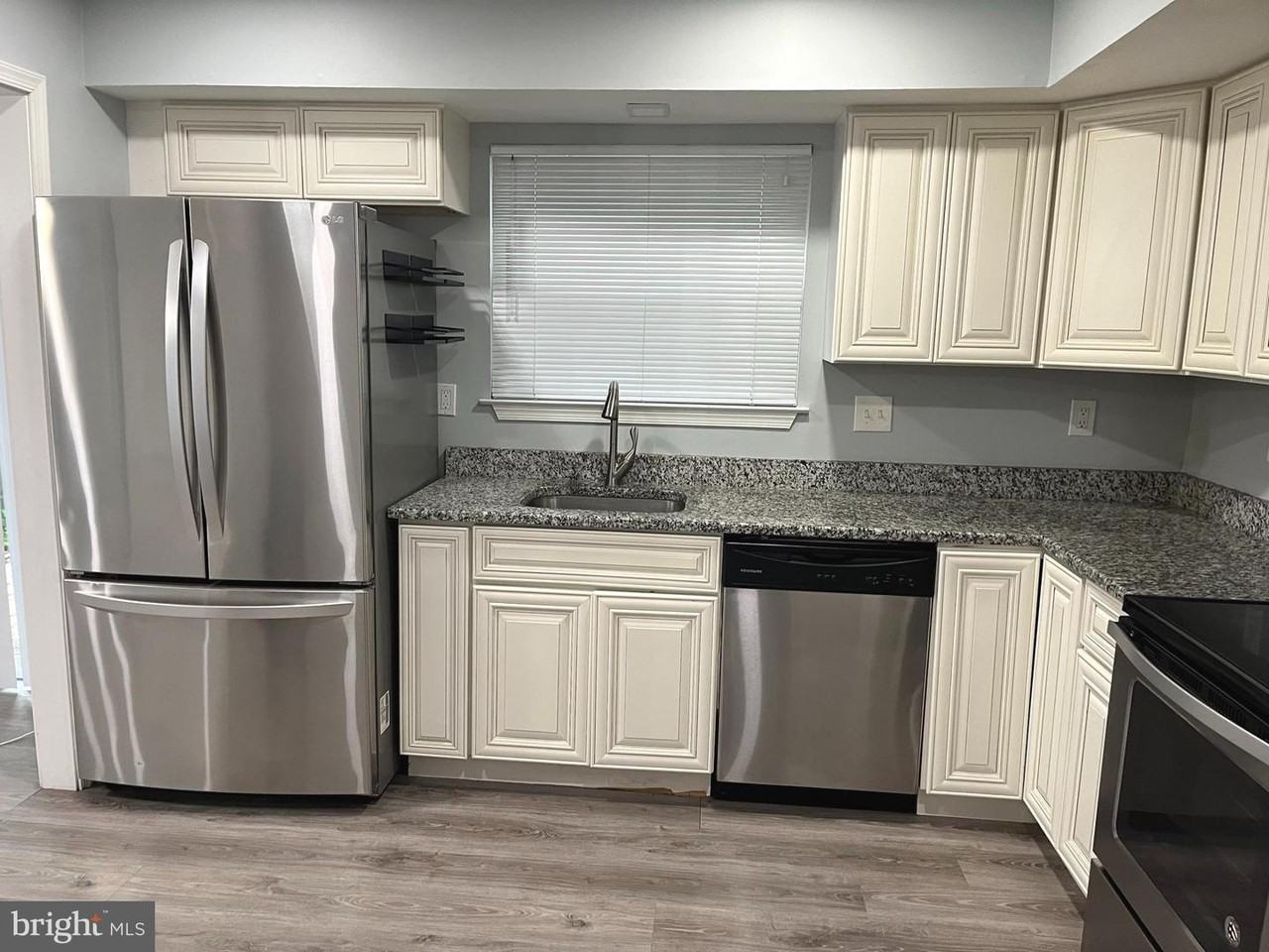 2513 Robinson Pl - Photo 6 of 12