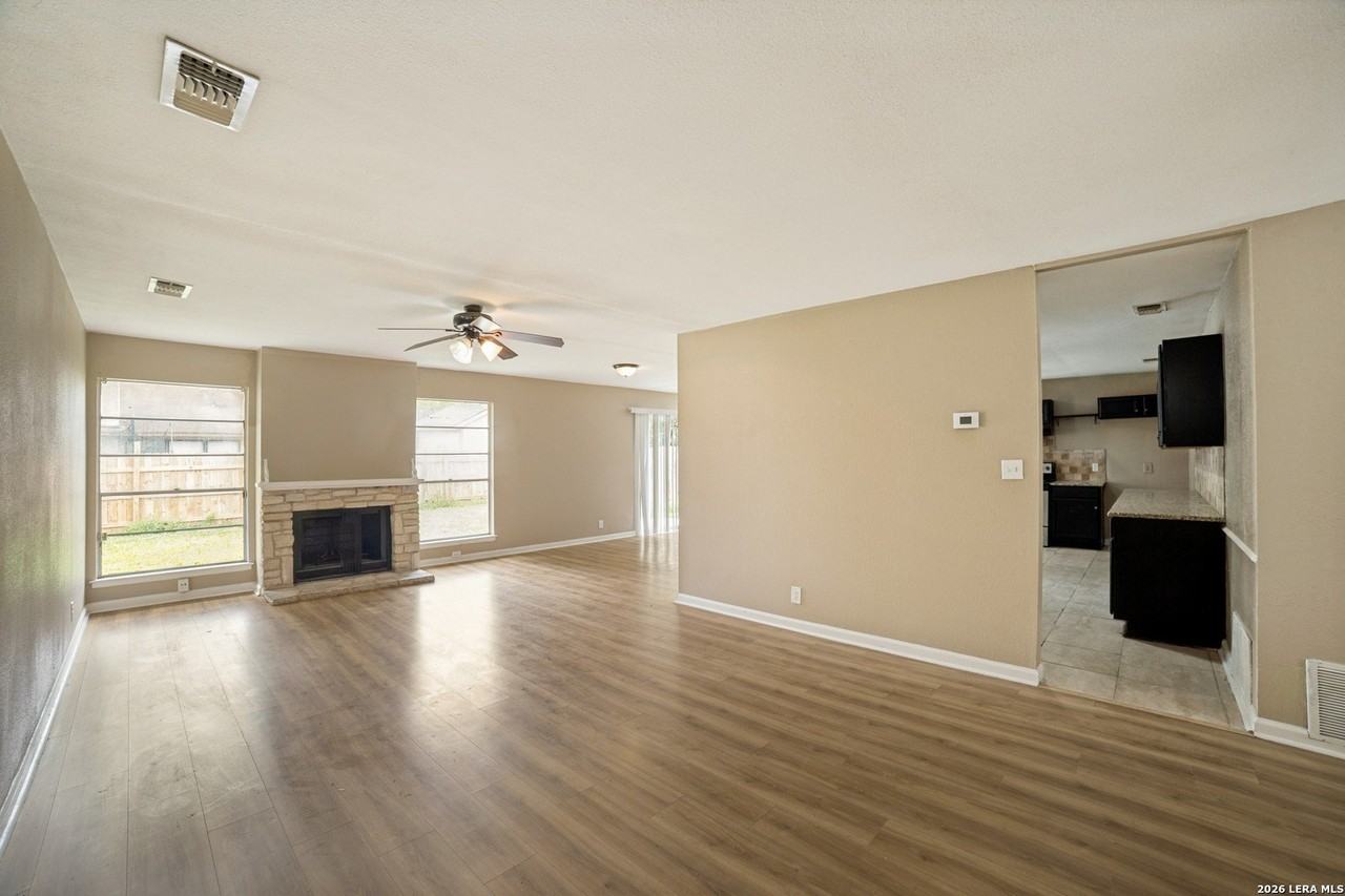 1315 Rio Linda St - Photo 2 of 12