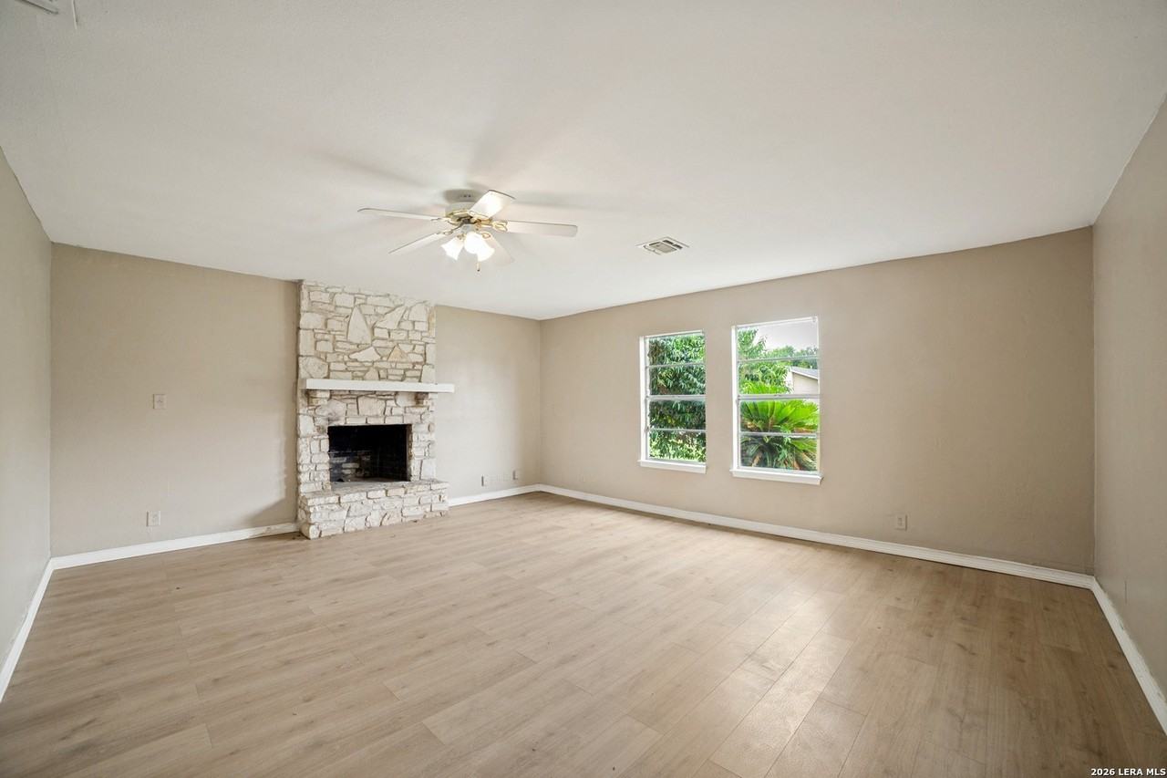 1315 Rio Linda St - Photo 6 of 12