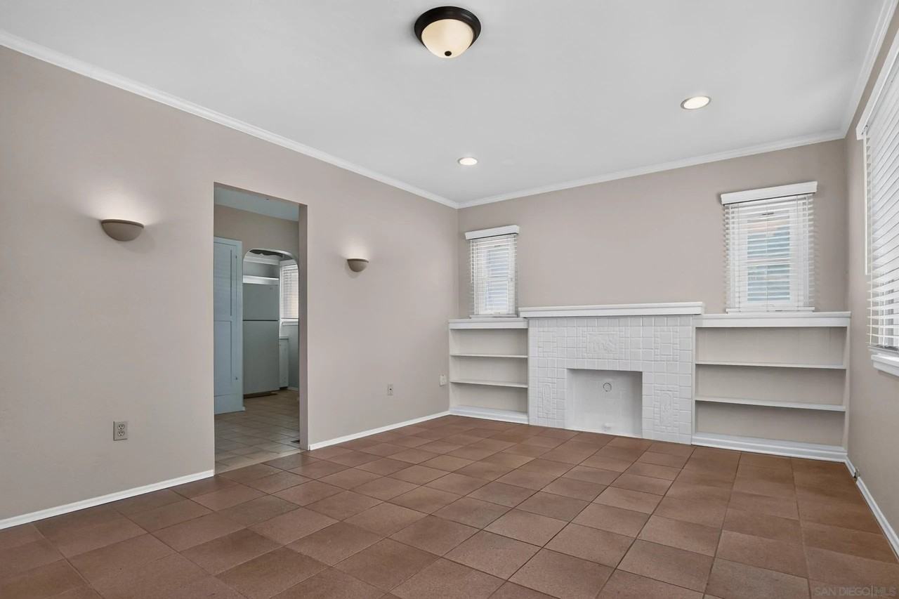 2444 Curlew St - Photo 2 of 15