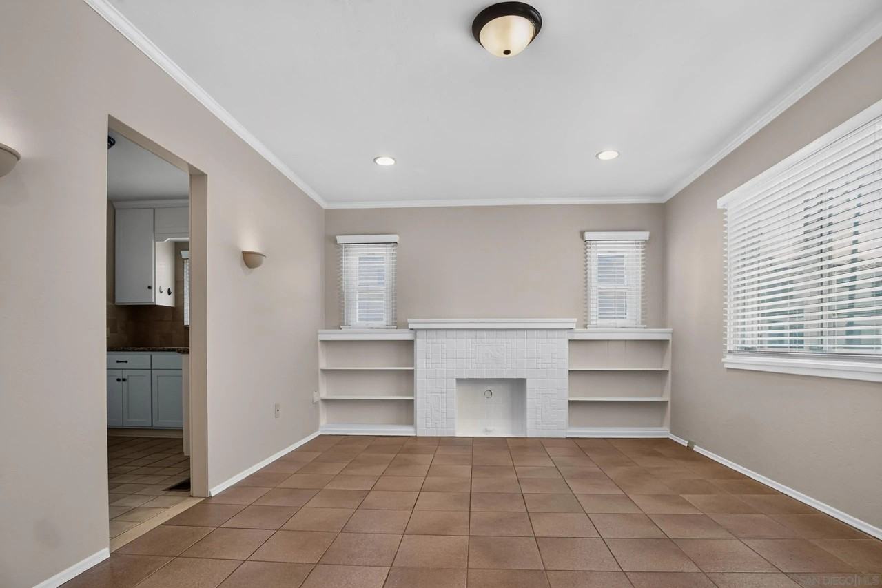 2444 Curlew St - Photo 3 of 15