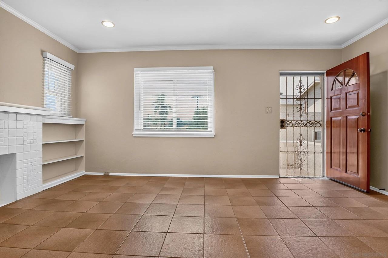 2444 Curlew St - Photo 4 of 15