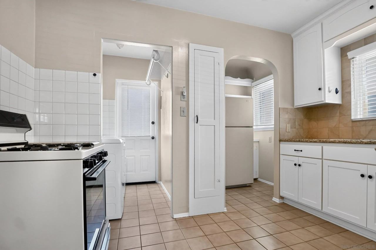 2444 Curlew St - Photo 5 of 15