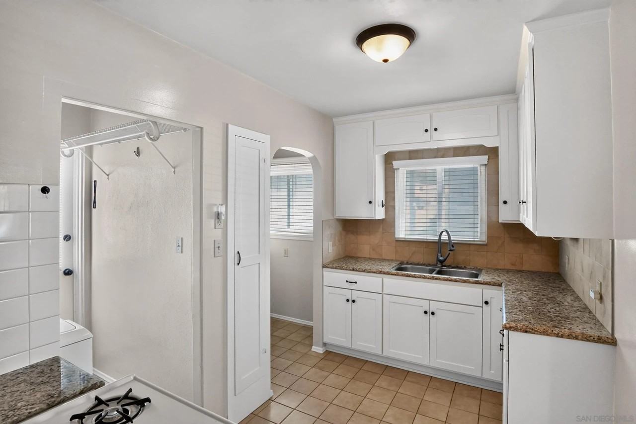2444 Curlew St - Photo 6 of 15