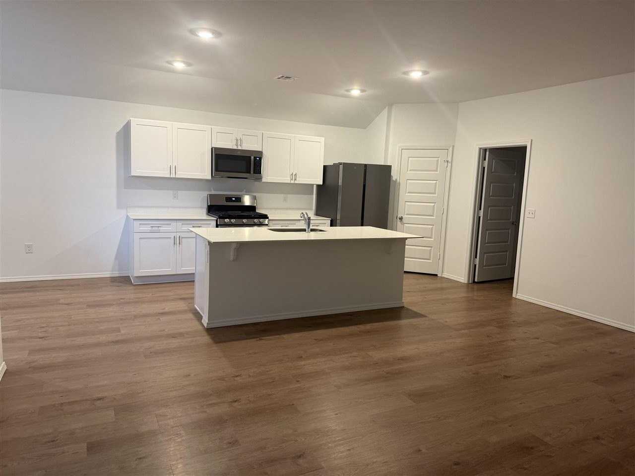 2105 W 30th Pl - Photo 3 of 35